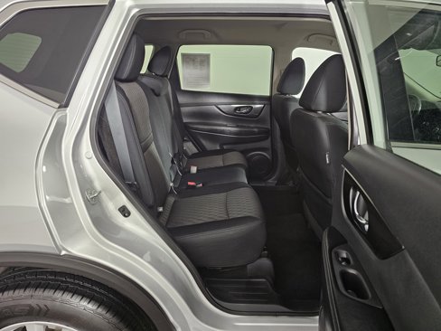 Used 2018 Nissan Rogue SV image 15
