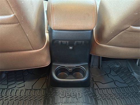 Used 2016 Jeep Wrangler Unlimited Sahara image 23
