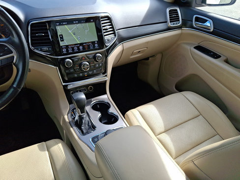 Used 2021 Jeep Grand Cherokee Limited w/ Luxury Group II image 16