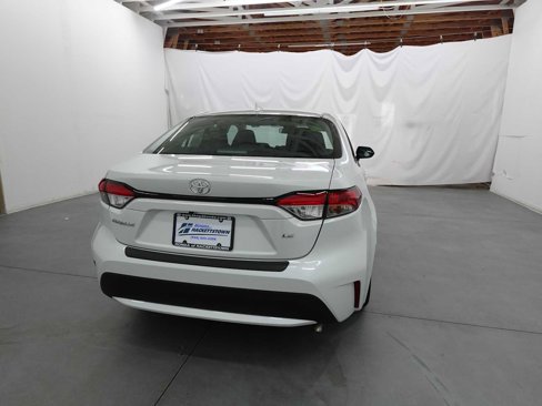 Used 2022 Toyota Corolla LE image 5