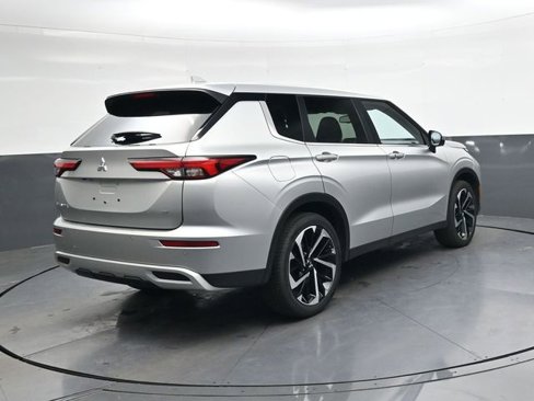 Used 2024 Mitsubishi Outlander SE image 4