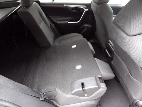 Used 2021 Toyota RAV4 LE image 30
