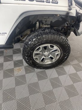 Used 2017 Jeep Wrangler Unlimited Rubicon w/ Connectivity Group image 16