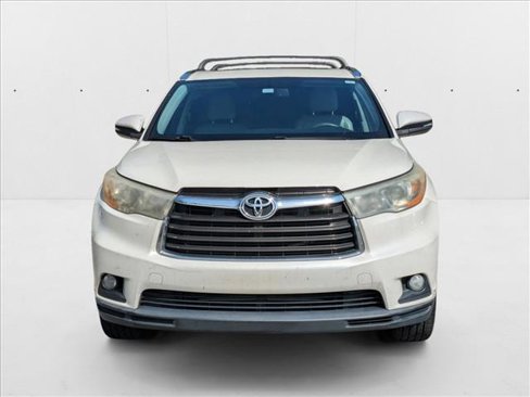 Used 2014 Toyota Highlander XLE image 2