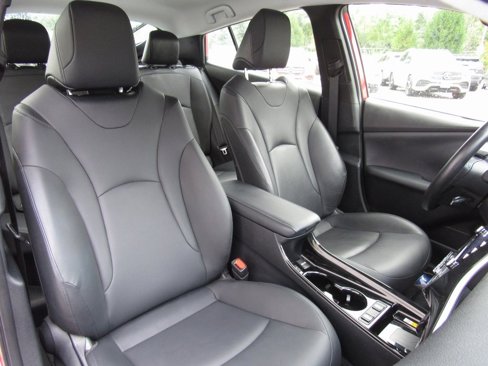 Used 2021 Toyota Prius XLE w/ Advanced Technology Package image 19