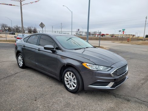 Used 2017 Ford Fusion SE image 7