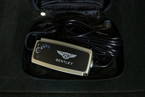 Used 2023 Bentley Bentayga Plug-In Hybrid image 78