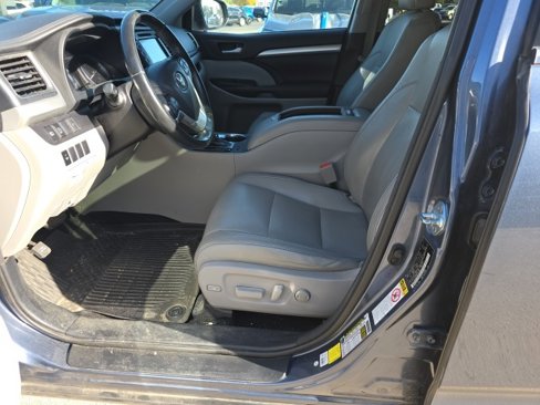 Used 2017 Toyota Highlander XLE image 6