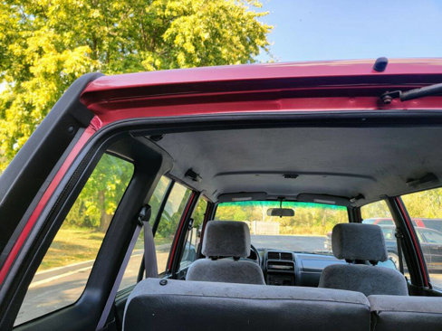 Used 1998 Chevrolet Tracker 4WD w/ Convenience Pkg image 16