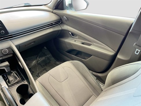 Used 2022 Hyundai Elantra SE image 20