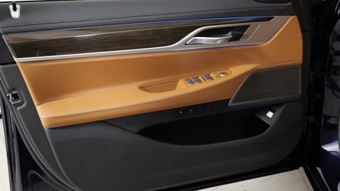 Used 2020 BMW 740i xDrive w/ Interior Design Package image 28