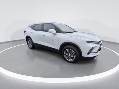 Used 2023 Chevrolet Blazer LT image 2