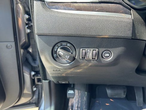 Used 2019 Chrysler 300 Limited image 17