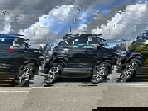 Used 2019 Hyundai Santa Fe SE image 3