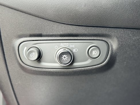 Used 2018 Chevrolet Equinox Premier image 21