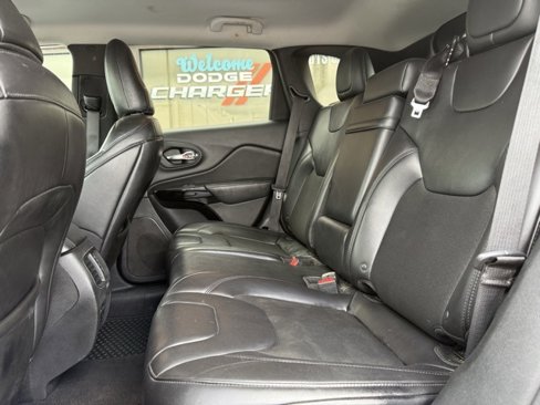 Used 2019 Jeep Cherokee Latitude Plus image 17