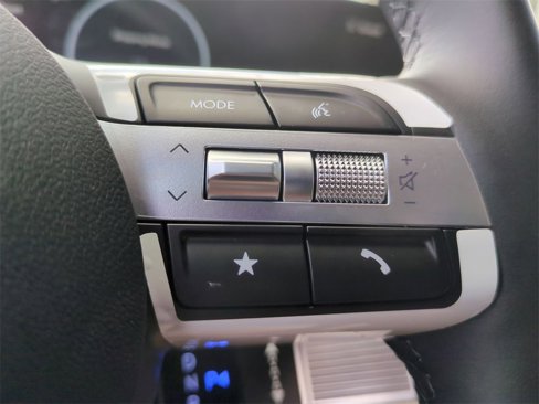 New 2025 Hyundai Elantra SE image 15