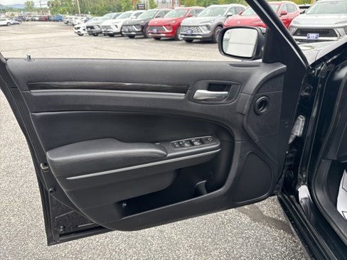 Used 2015 Chrysler 300 Limited image 16