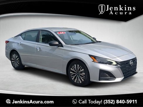 Used 2024 Nissan Altima 2.5 SV image 1
