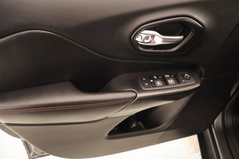 Used 2020 Jeep Cherokee Trailhawk w/ Comfort/Convenience Group image 14