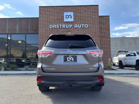 Used 2015 Toyota Highlander XLE image 6