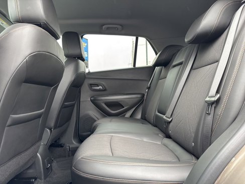 Used 2022 Chevrolet Trax LT w/ Sport Edition image 17