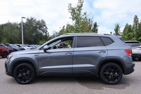 Certified 2022 Volkswagen Taos SE image 4