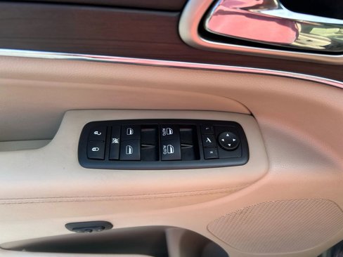 Used 2016 Jeep Grand Cherokee Overland image 27