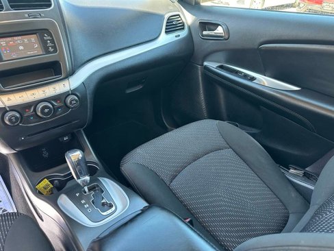 Used 2020 Dodge Journey SE image 15