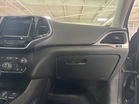 Used 2019 Jeep Cherokee Limited image 48