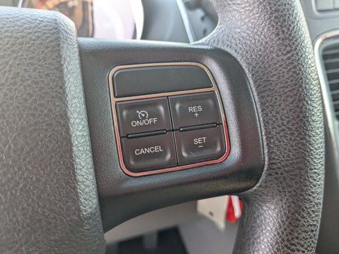 Used 2017 Dodge Grand Caravan SE image 18