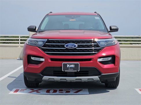 Used 2020 Ford Explorer XLT w/ Equipment Group 202A image 2