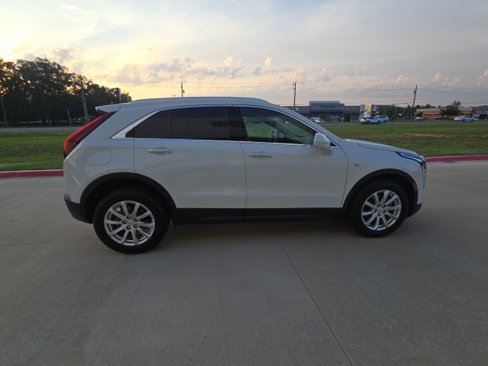 Used 2019 Cadillac XT4 Luxury w/ Cold Weather Package image 6
