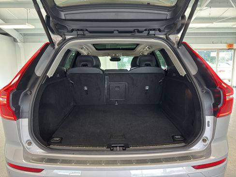 Used 2023 Volvo XC60 B5 Plus image 41
