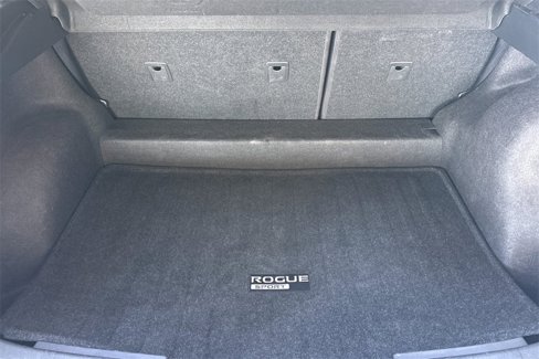 Used 2018 Nissan Rogue Sport S image 17