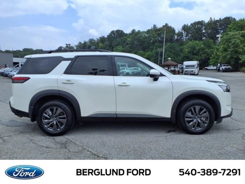 Used 2022 Nissan Pathfinder SV image 4