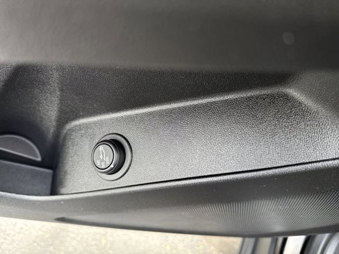 Used 2018 Chevrolet Equinox LT image 12