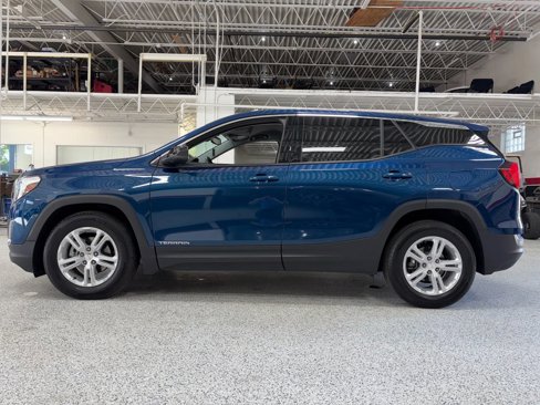 Used 2020 GMC Terrain SLE w/ LPO, Floor Liner Package image 9