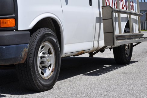 Used 2010 Chevrolet Express 2500 image 16