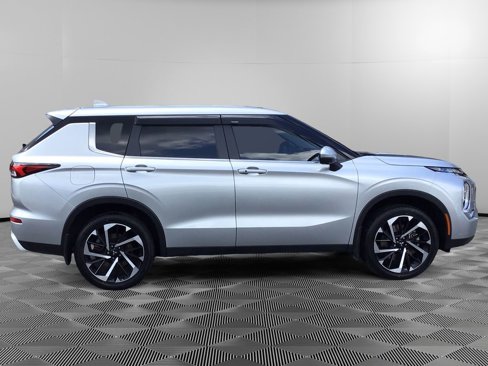Used 2024 Mitsubishi Outlander SE image 8