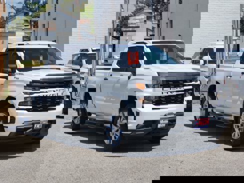 Used 2022 Chevrolet Silverado 1500 Custom w/ Safety Confidence Package image 3