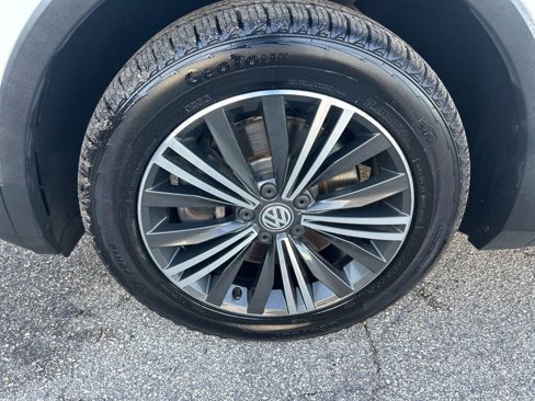 Used 2018 Volkswagen Tiguan SEL image 17