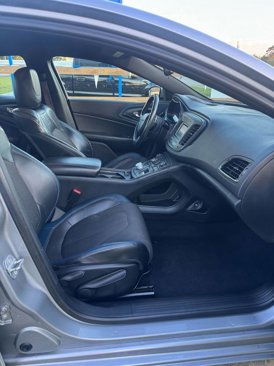 Used 2015 Chrysler 200 S image 7