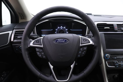 Used 2017 Ford Fusion SE w/ Equipment Group 201A image 12