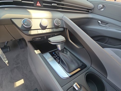 New 2025 Hyundai Elantra SE image 14