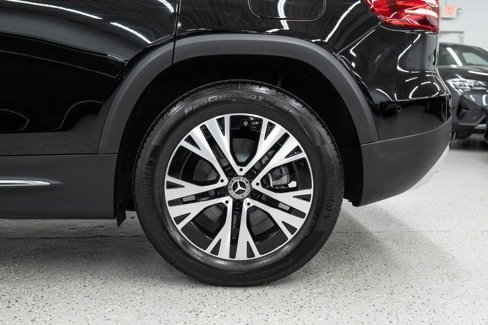 Used 2024 Mercedes-Benz GLB 250 4MATIC w/ Driver Assistance Package image 37
