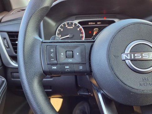 Used 2023 Nissan Rogue SV image 18