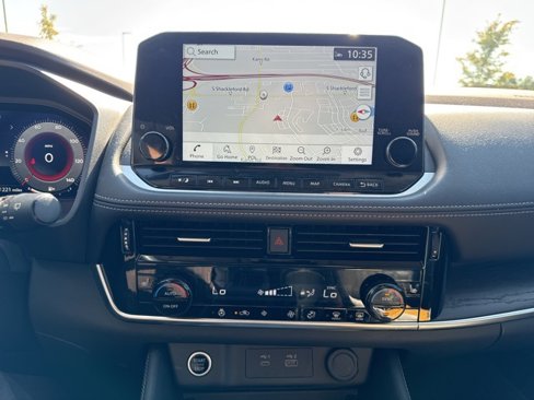 Used 2023 Nissan Rogue Platinum image 9