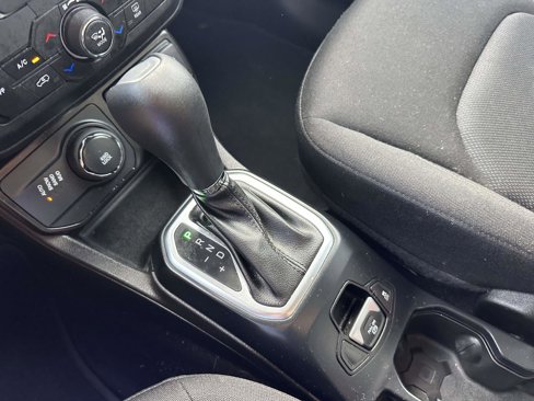 Used 2021 Jeep Renegade Sport image 19