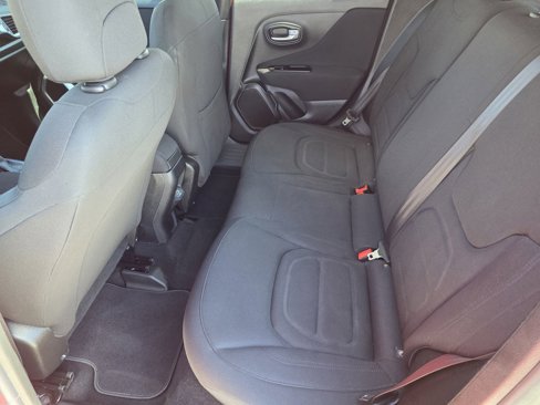 Used 2019 Jeep Renegade Latitude image 17